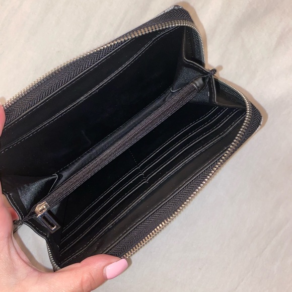 Guess wristlet - Picture 5 of 8